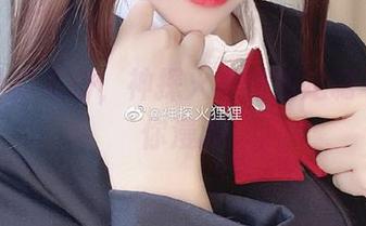 在明日的方舟，神探火狸狸的定制写真带你漫游