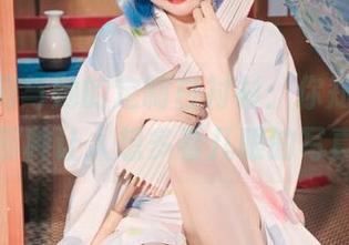 神沢永莉与她的定制白衬衫：你知道的，那种让人想多看几眼的写真