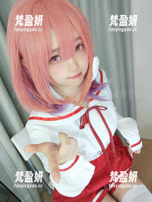 最新校园写真来了，神沢永莉还是那个让人想多看一眼的存在。-梵盈妍