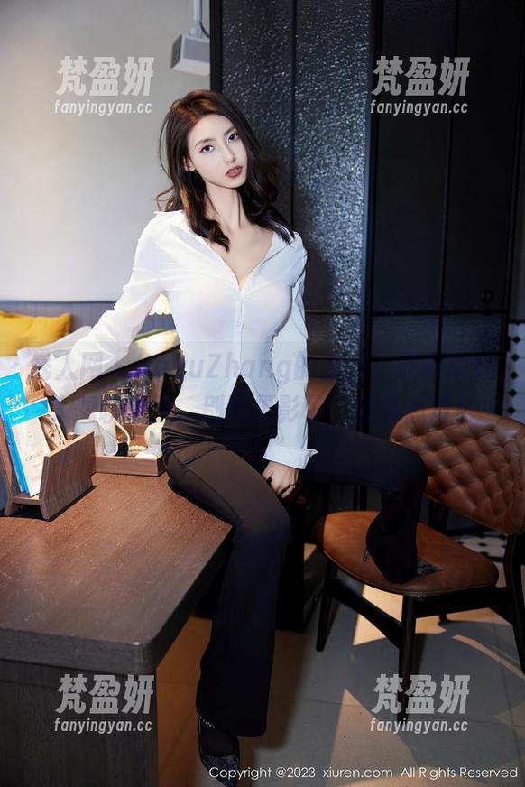 秀人网 - HeyuZhang的黑丝，原图就让人想聊个天，别说摄影了，速来点赞！-梵盈妍