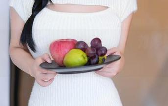 秀人网 - 图包中简约的奇迹：刘婷婷短裤的无限可能！