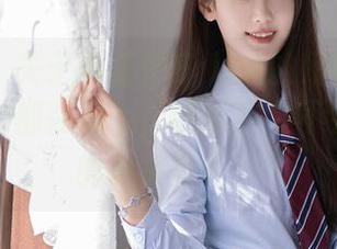 秀人网 - 关于卓芷伊EricA的吊带写真：每次观看都在担心，这吊带会不会成为我的心头好？！