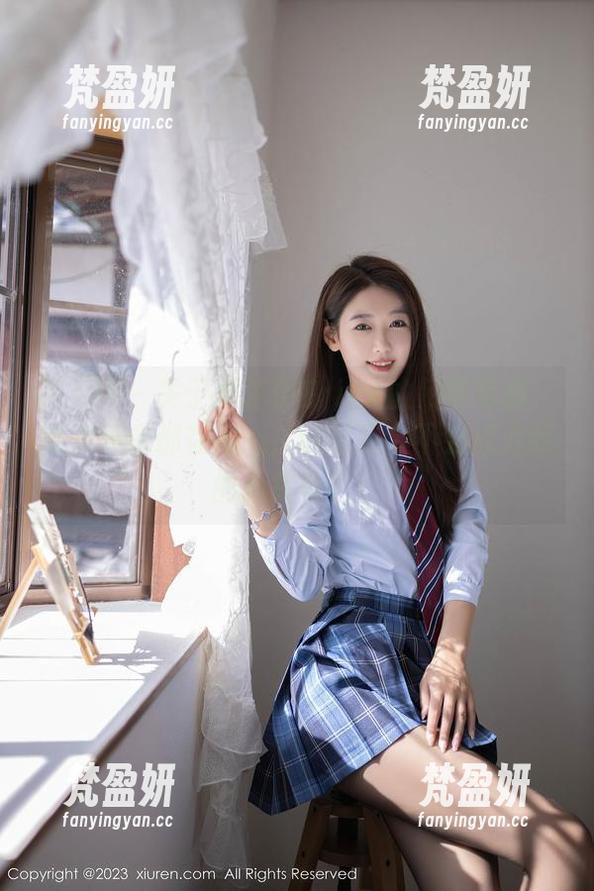 秀人网 - 关于卓芷伊EricA的吊带写真：每次观看都在担心，这吊带会不会成为我的心头好？！-梵盈妍
