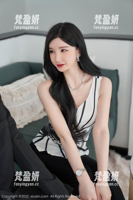 秀人网 - 孔一红的写真，毛衣穿出了一种...差异感？-梵盈妍