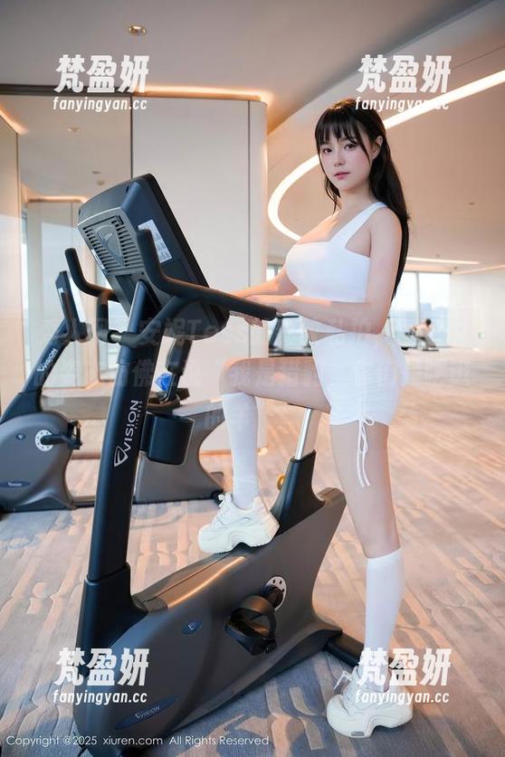 秀人网 - 安妮Tess的豹纹私拍，图片中的姿态仿佛在说“我是猎豹，你们是瞎逛的羊”。-梵盈妍