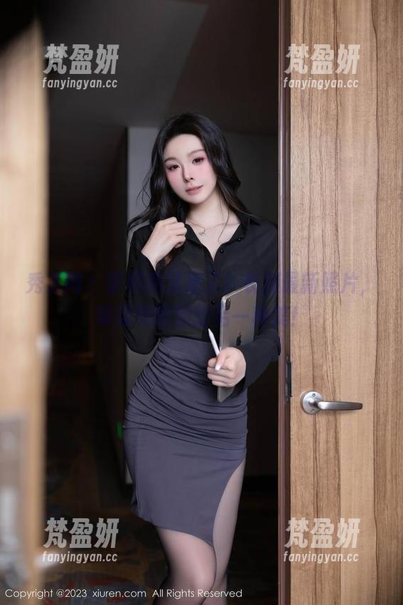 秀人网 - 李梓熙又来了！长腿最新照片，带你领略腿的另一种美！-梵盈妍