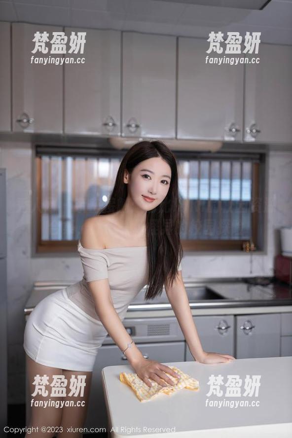 秀人网 - 亲密接触：芭比KIKI的校园资源合集，就像一场怪异的校园探险-梵盈妍