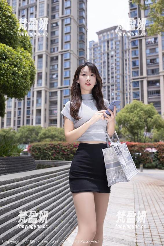 秀人网 - 在草莓mm眼镜的图集间徘徊，日常生活怎么如此多彩？-梵盈妍