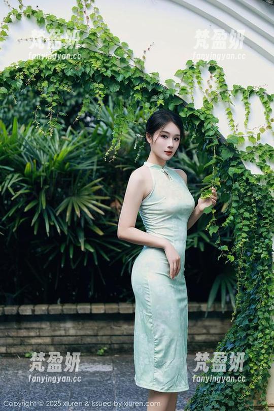 秀人网 - 陈小喵的办公室邂逅图集，下载前请系好安全带！哈哈！-梵盈妍