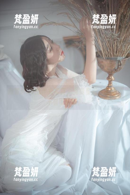 穆零Mu0的皮衣写真，免费查看一下吧，不看可惜啊！-梵盈妍