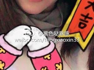 微密圈 - 提前看童小芯的美图——新货，但我更在意的是图包里的小道具！