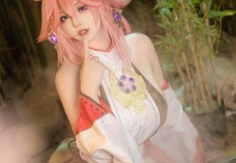 嗯？菌烨tako居然又出了Nikke胜利女神阿妮斯泳装私拍合集，情何以堪呢～