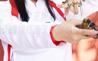 蜜桃社 - 小心：王婉悠Queen的礼服太美，可能无意间打造了宇宙级的无圣光图片！