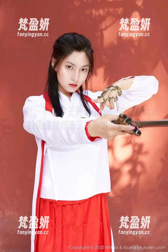蜜桃社 - 小心：王婉悠Queen的礼服太美，可能无意间打造了宇宙级的无圣光图片！-梵盈妍