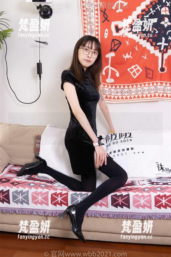 袜啵啵 - 小淳的自拍资源，信不信这张是我认真拍的？-梵盈妍