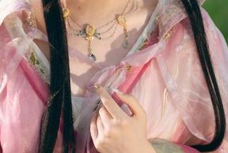视频广告真烦人，但雯妹不讲道理的《520特辑豪华版》条纹完全值得免费的原图一看！