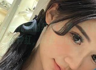 微密圈 - 黎允熙的红色合集：你没见过的那种红，耳朵都红了！