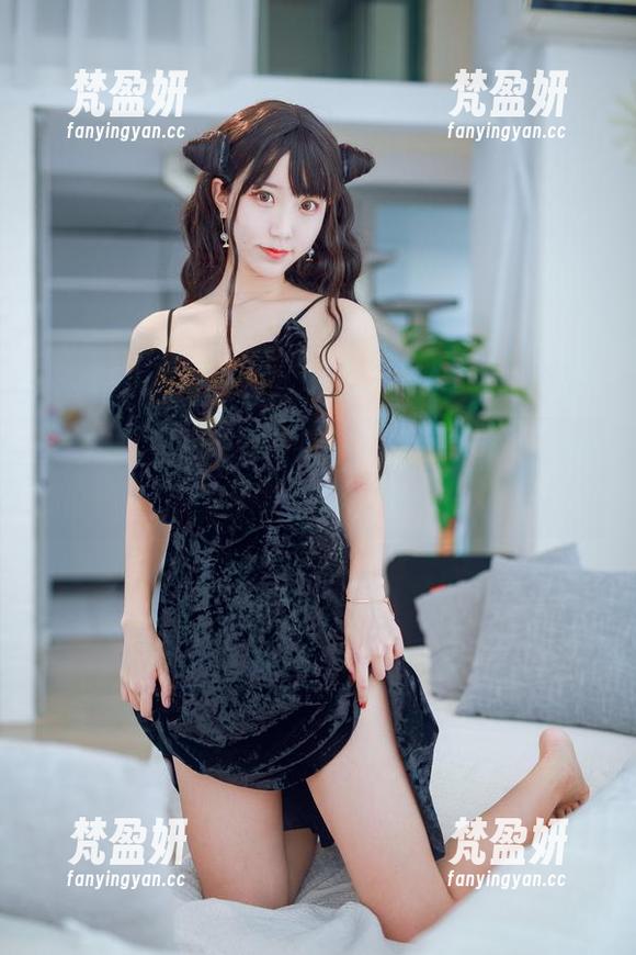 王者荣耀-嫦娥：黑川又来上线啦，最新原图我不敢让自己瞄……-梵盈妍